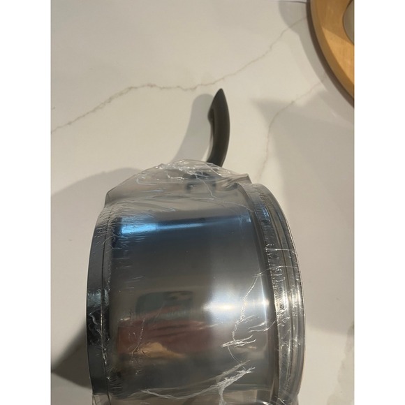 2.5 quart saucepot with lid BRAND NEW! - Picture 2 of 4